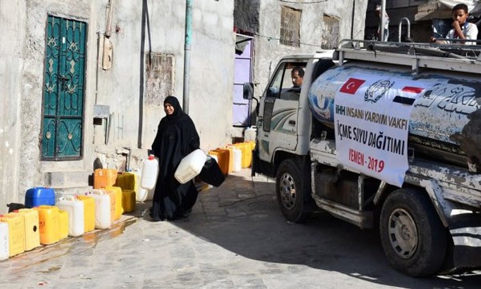 Türkiye’den Yemen’e bin tankerlik hayat suyu