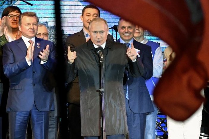 Putin, Kırım’da kutlamalara katıldı