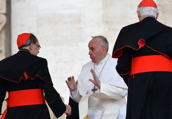 Papa çocuk tacizini gizleyen Kardinal ile görüştü