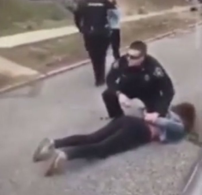ABD polisinden kadına yumruk