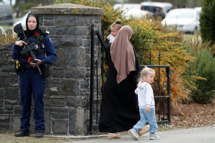 İngiliz medyasının gündemi Yeni Zelandalı kadın polis