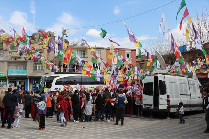 Pervin Buldan Diyarbakır'da boş sokaklara konuştu