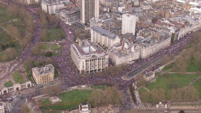 Londra'daki yürüyüşün havadan görüntüsü