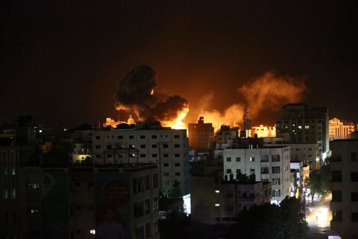 İsrail Gazze'yi bombalıyor