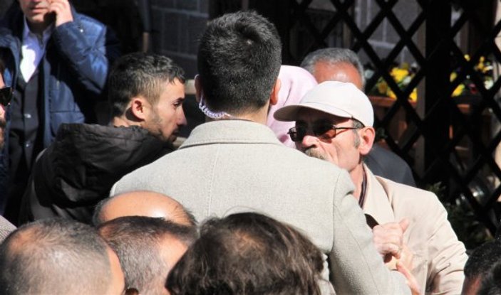 Mansur Yavaş'a Muhsin Yazıcıoğlu'nun kabrinde protesto