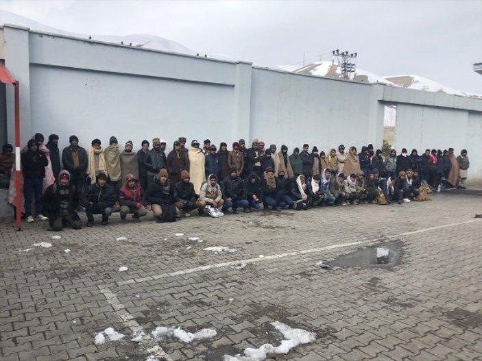 Van'da 95 düzensiz göçmen yakalandı
