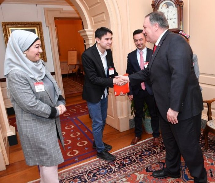ABD Dışişleri Bakanı Pompeo Uygurlar ile bir araya geldi