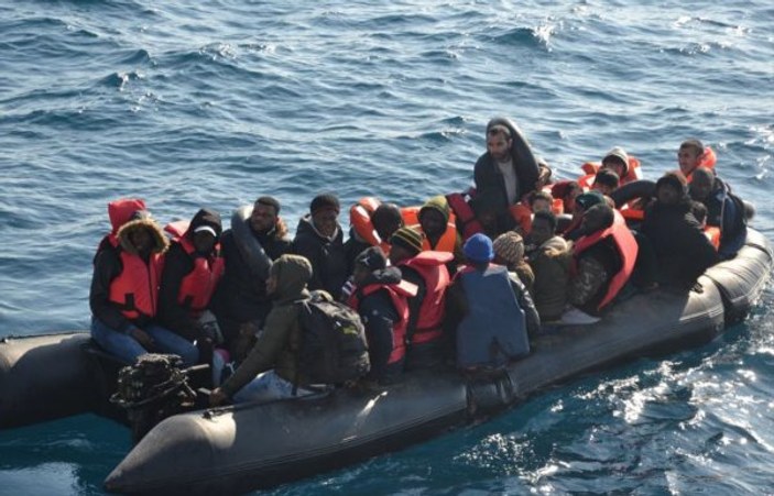 Kuşadası açıklarındaki 37 göçmen yakalandı