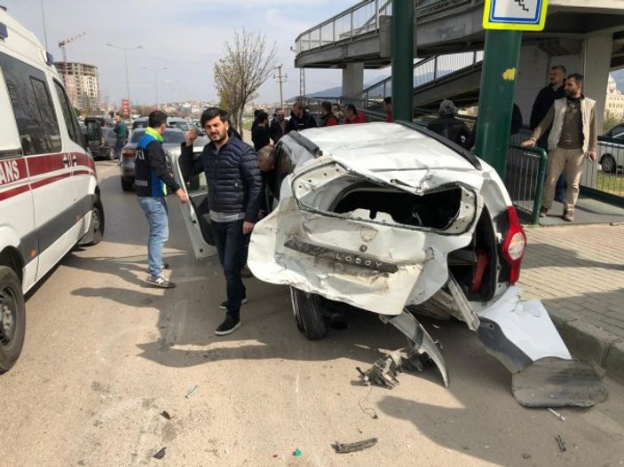 Bursa'da aşırı hızla makas atan sürücü kaza yaptı