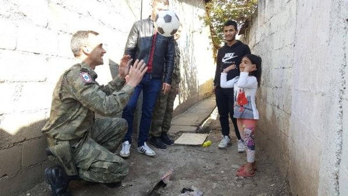 Türk askerinden Kosova'da 500 aileye yardım