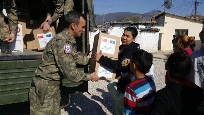Türk askerinden Kosova'da 500 aileye yardım