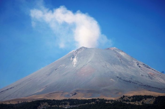 Meksika'daki Popocatepetl Yanardağı'nda patlama