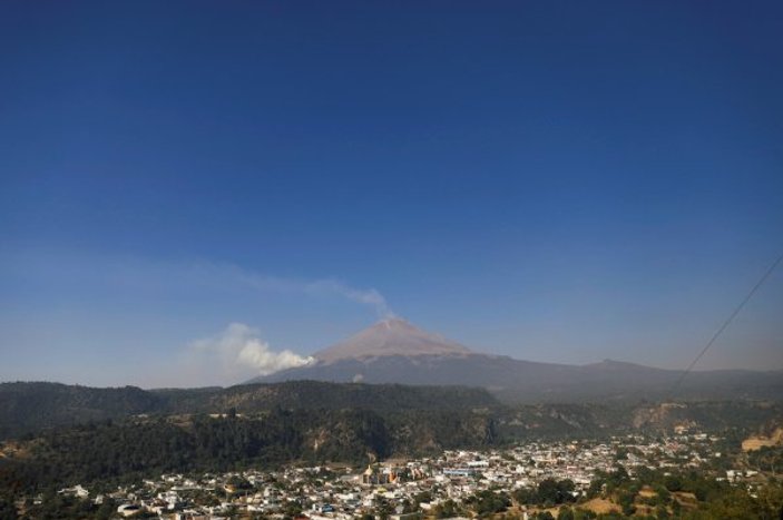 Meksika'daki Popocatepetl Yanardağı'nda patlama