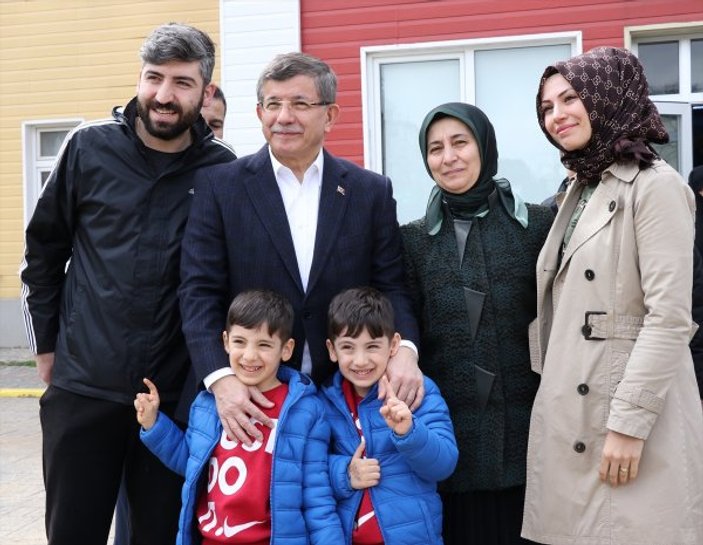 Ahmet Davutoğlu Göktürk'te oy verdi