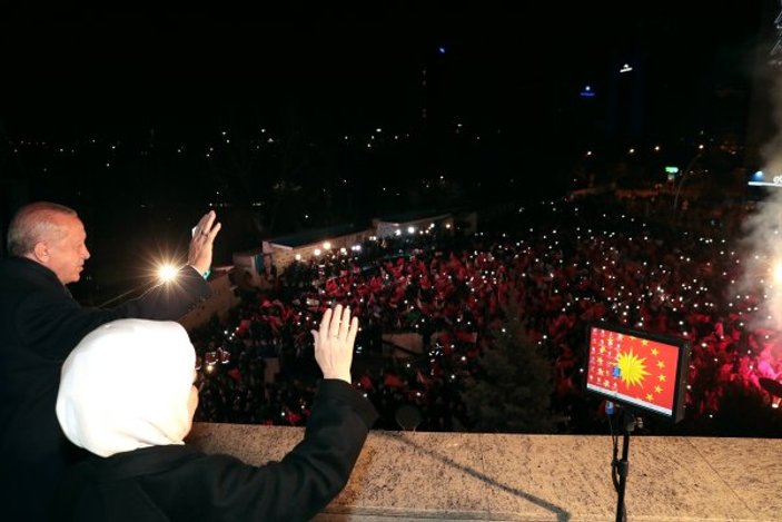 Cumhurbaşkanı Erdoğan balkon konuşmasını yaptı