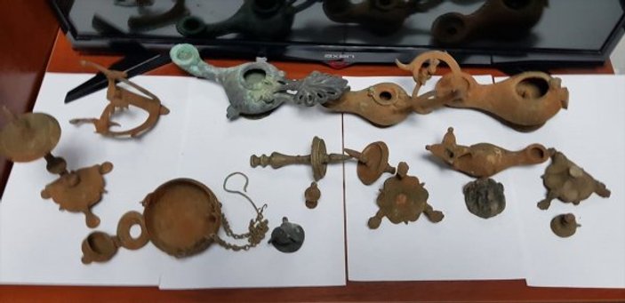 Adana'da 16 parça tarihi eser yakalandı
