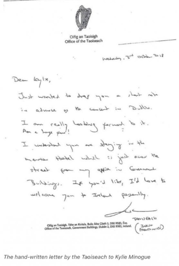 İrlanda Başbakanı'ndan ünlü şarkıcıya aşk mektubu