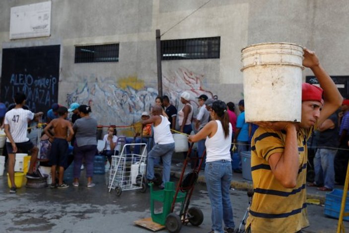 Venezuela'da su sıkıntısı sürüyor