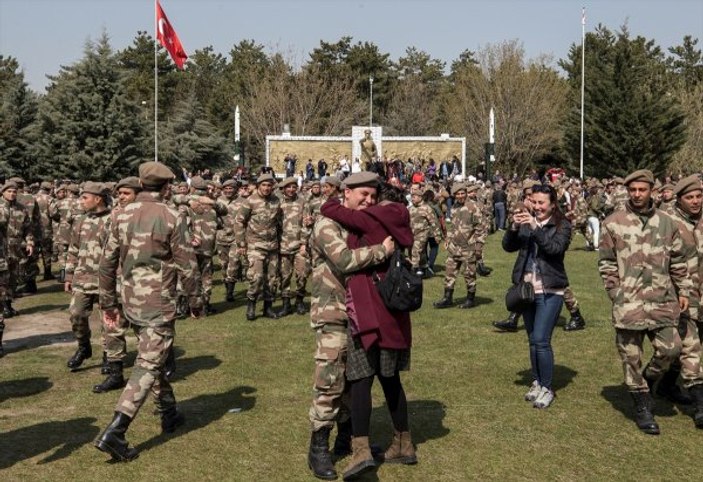 Bedelliler çakı gibi asker oldu