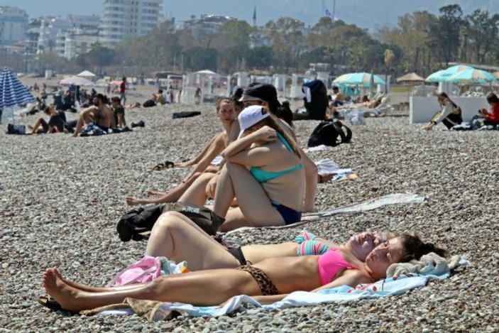 Doğu'da kar Antalya'da yaz etkisi