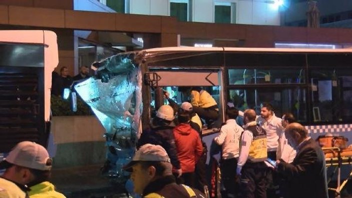 Şişli'de halk otobüsü kaza yaptı