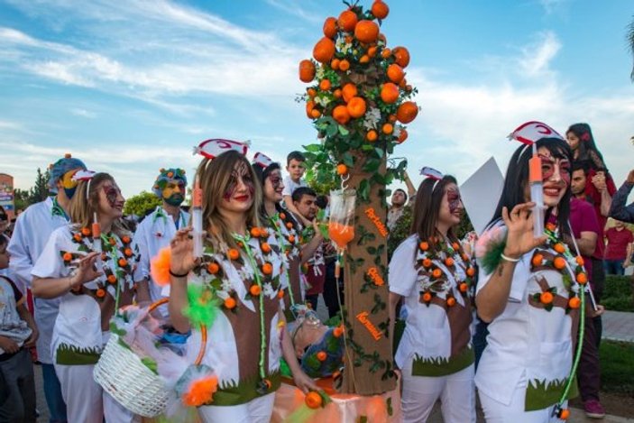 Adana'da Uluslararası Portakal Çiçeği Karnavalı coşkusu