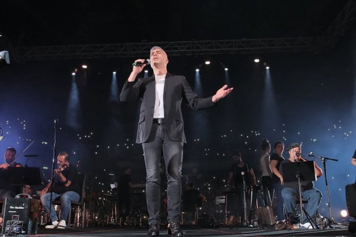 İsrail'de Özcan Deniz konserine yoğun ilgi
