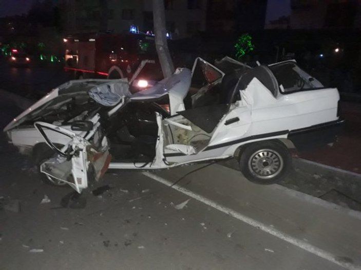 Zonguldak'ta otomobil refüje ve elektrik direğine çarptı: 2 ölü