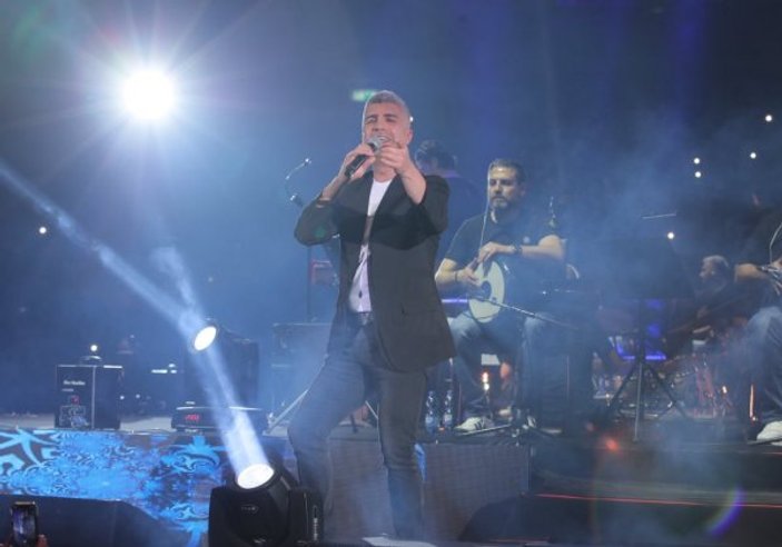 Özcan Deniz'in İsrail konserine tepki var