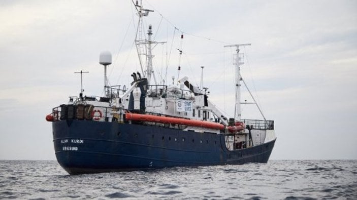 Avrupa'da 64 göçmen denizde mahsur kaldı