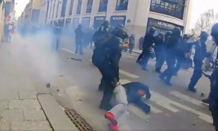 Fransa'da polis şiddeti kamerada