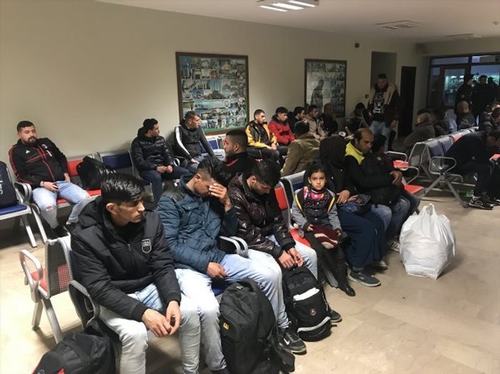 Mülteciler yine Edirne'deki sınır kapısından geçmek istedi