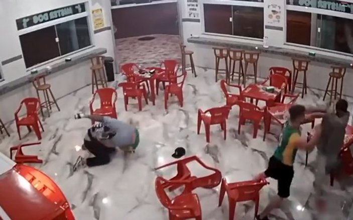 Brezilya'da restoran çalışanlarından hırsızlara dayak