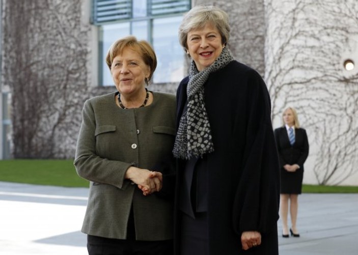 İngiltere Başbakanı May, Merkel’den destek alamadı