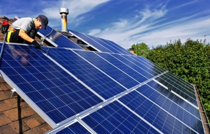 Enerjide çatıları güneşe döndürecek düzenleme