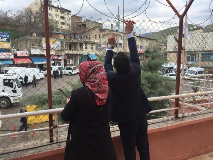 HDP'lilerin ilk çalışması: Beton bariyerleri kaldırmak