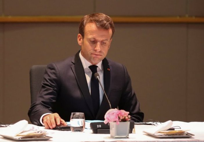 Fransa Cumhurbaşkanı Macron yeni yasayı imzaladı