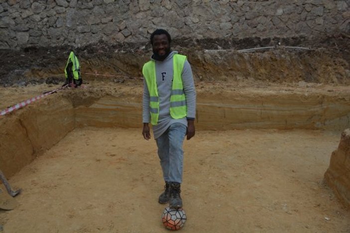 Futbol için ülkesini terk eden Kamerunlu
