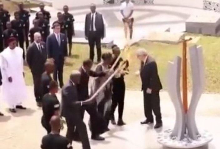 AB Komisyonu Başkanı Juncker Ruanda First Lady'sini yakıyordu
