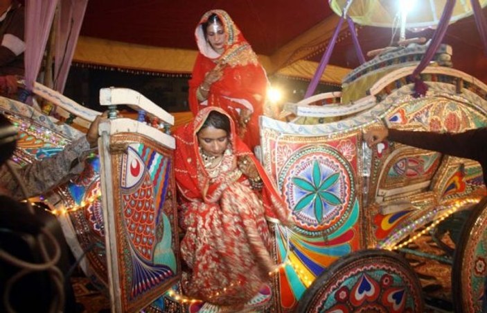 100 çiftin evlendiği Pakistan düğünü