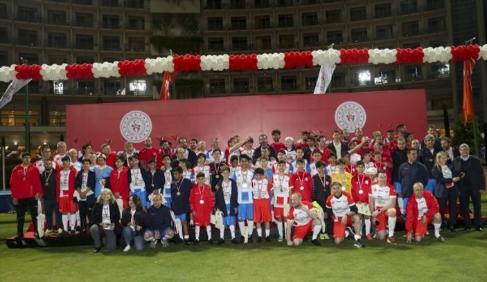 Suriyeli çocuklar milletvekilleriyle futbol maçı yaptı