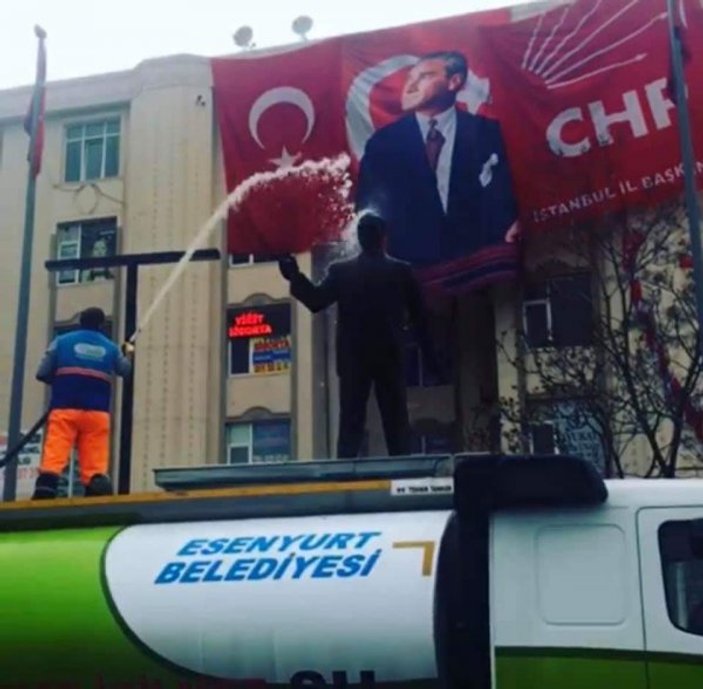 Esenyurt'ta CHP'li belediye heykel yıkadı