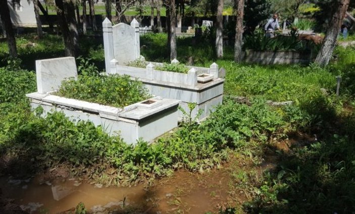 Şiddetli yağış mezarları vurdu