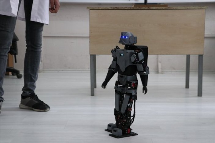 Liseliler insansı robot tasarladı