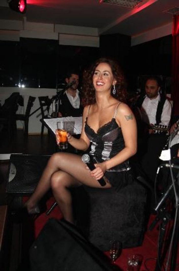 Şarkıcı Niran Ünsal hakkında suç duyurusunda bulunuldu