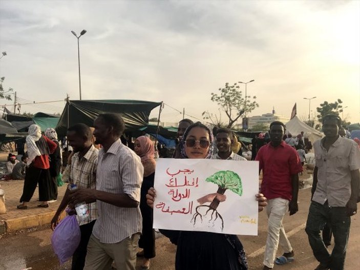 Sudan'da protestocular sivil iktidar istiyor