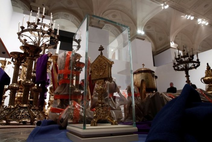 Notre Dame'daki eserler Louvre Müzesi'ne taşınacak