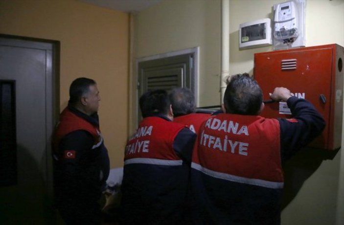 Adana'da darbedilip eve kilitlenen kadın kurtarıldı