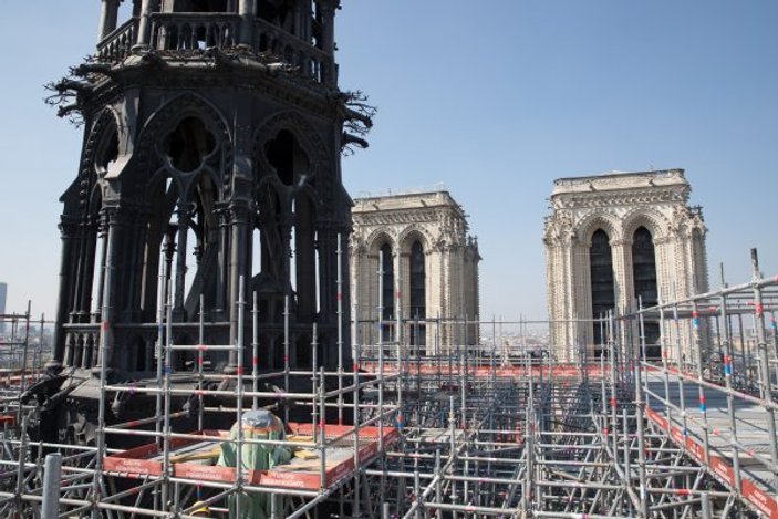 Notre Dame'daki eserler Louvre Müzesi'ne taşınacak