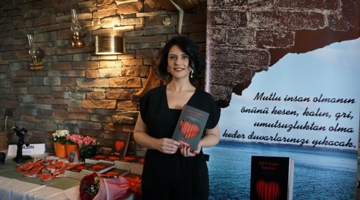 Nazan Arısoy, yeni kitabı Aşk'a Kadar Kapalıyız'ı tanıttı